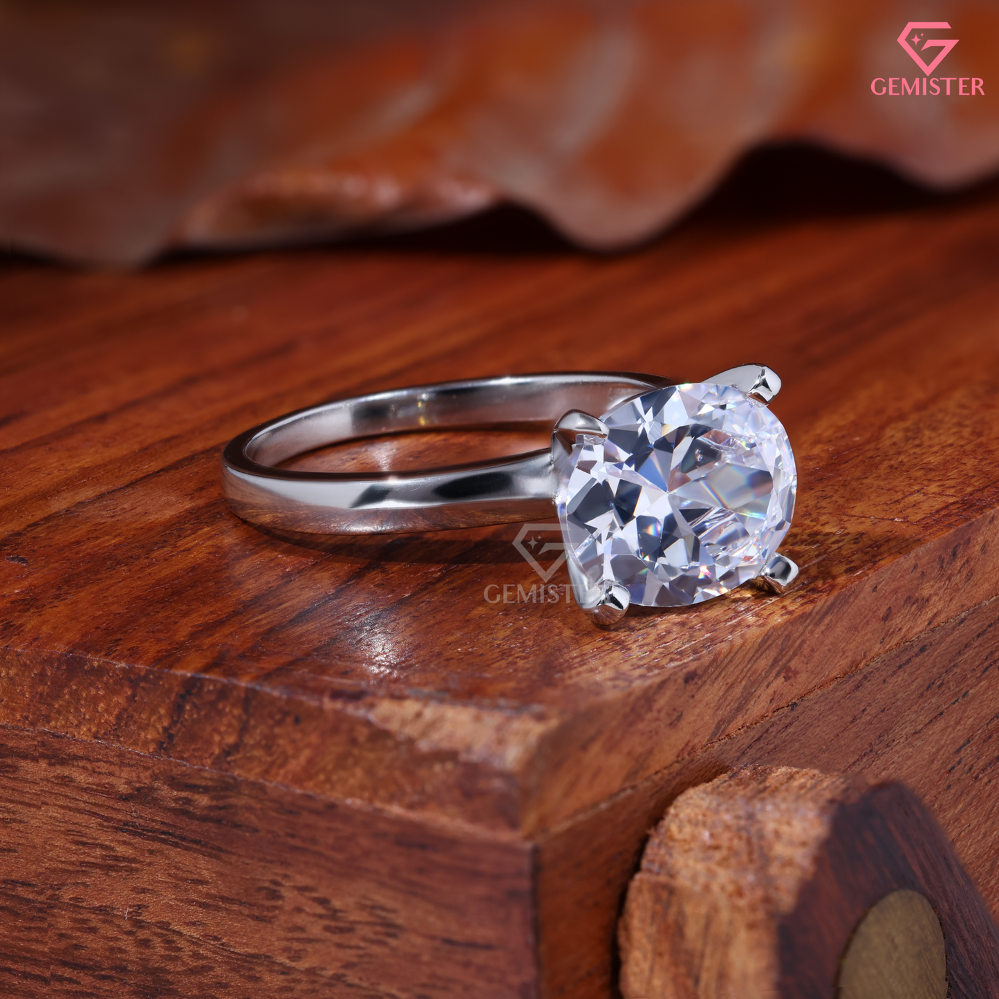 East-West Oval Cut Moissanite Engagement Ring in 14K Gold