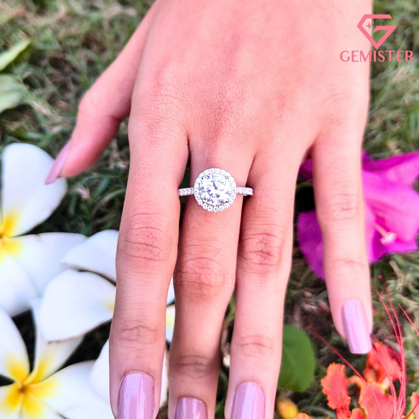 Vintage Round Brilliant Moissanite Halo Engagement Ring | Filigree Cathedral Pavé Band