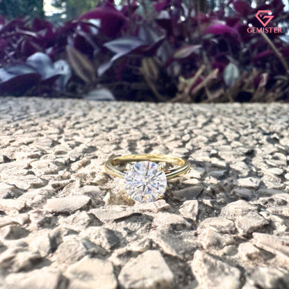 Round Brilliant Cut Solitaire Engagement Ring | Classic 4-Prong Wedding Ring