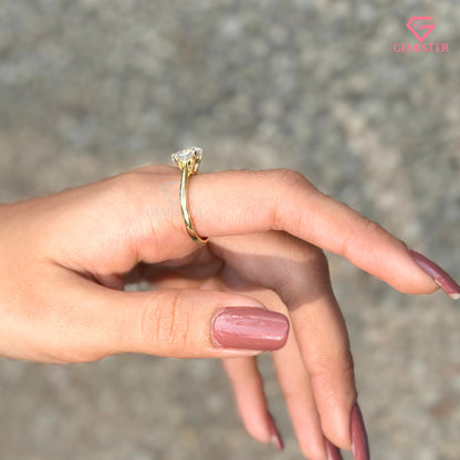 Round Brilliant Cut Solitaire Engagement Ring | Classic 4-Prong Wedding Ring