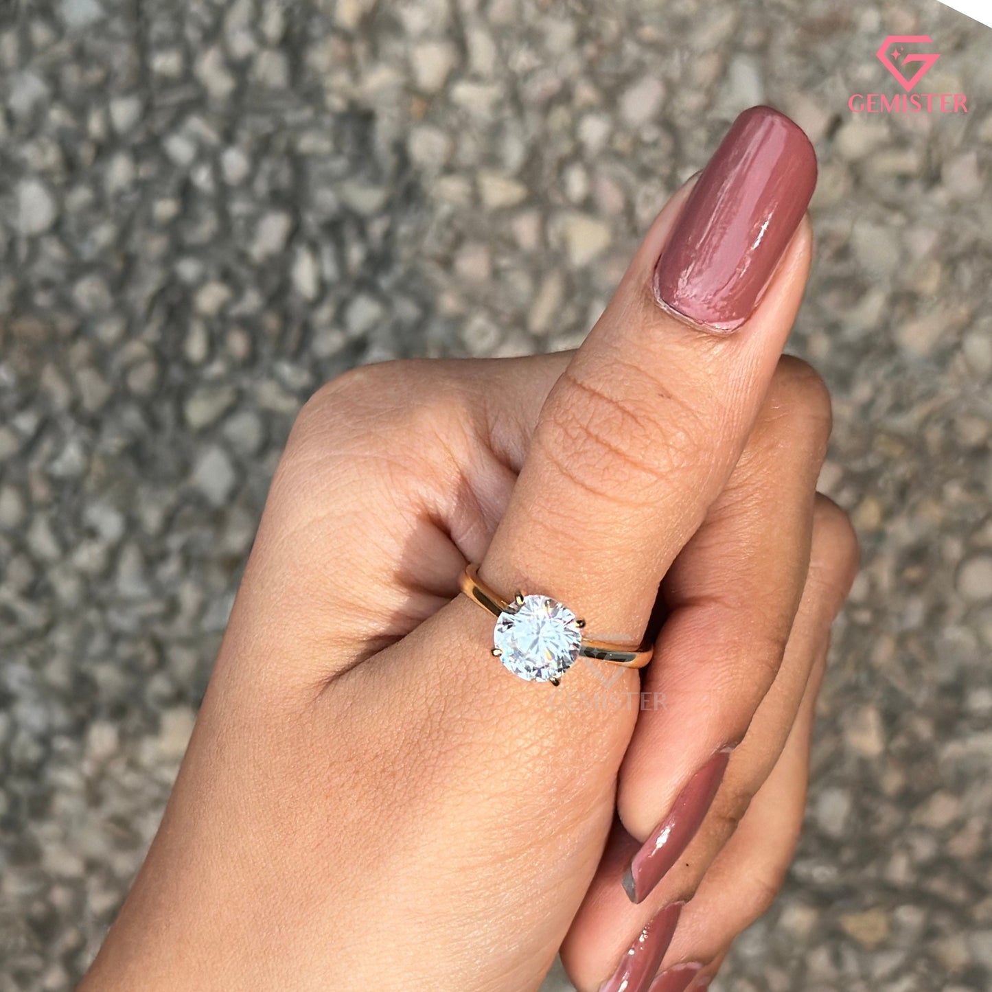 Round Brilliant Cut Solitaire Engagement Ring | Classic 4-Prong Wedding Ring