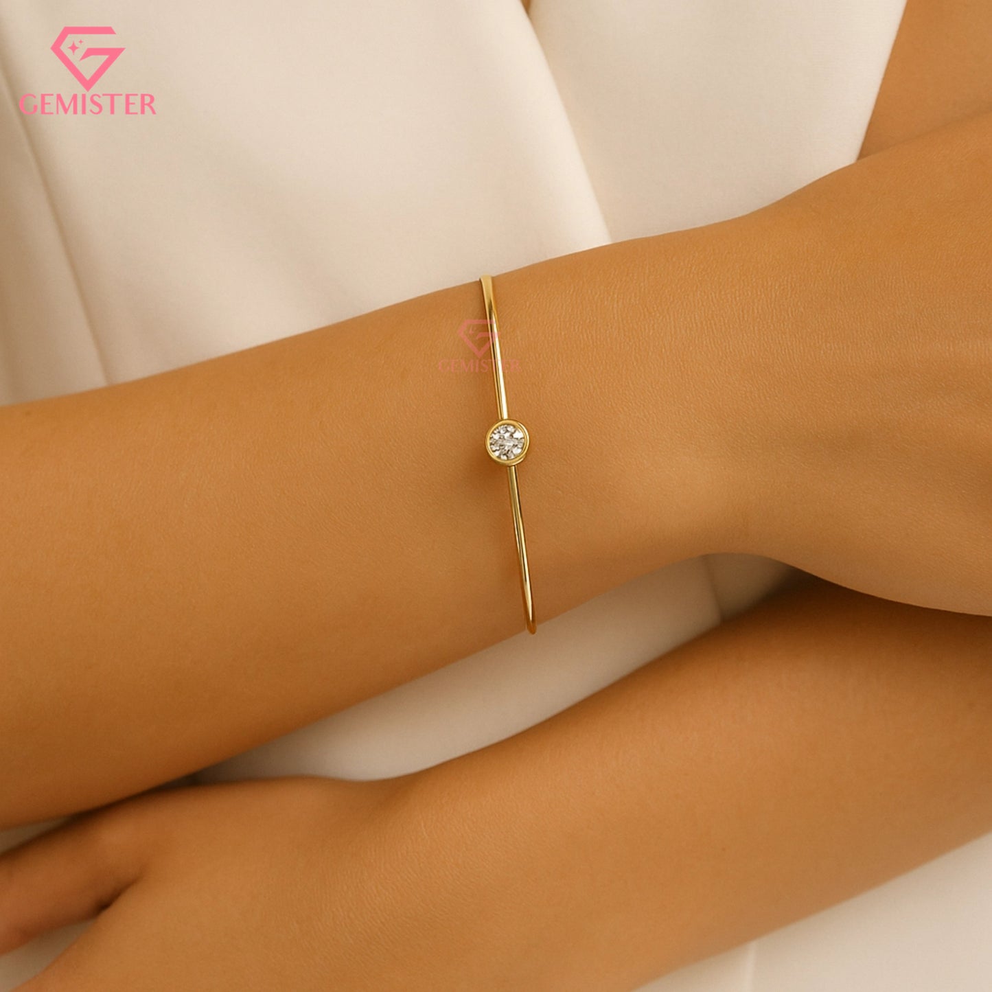 Minimalist 0.10 CT Round Moissanite Bezel-Set Solitaire Bracelet